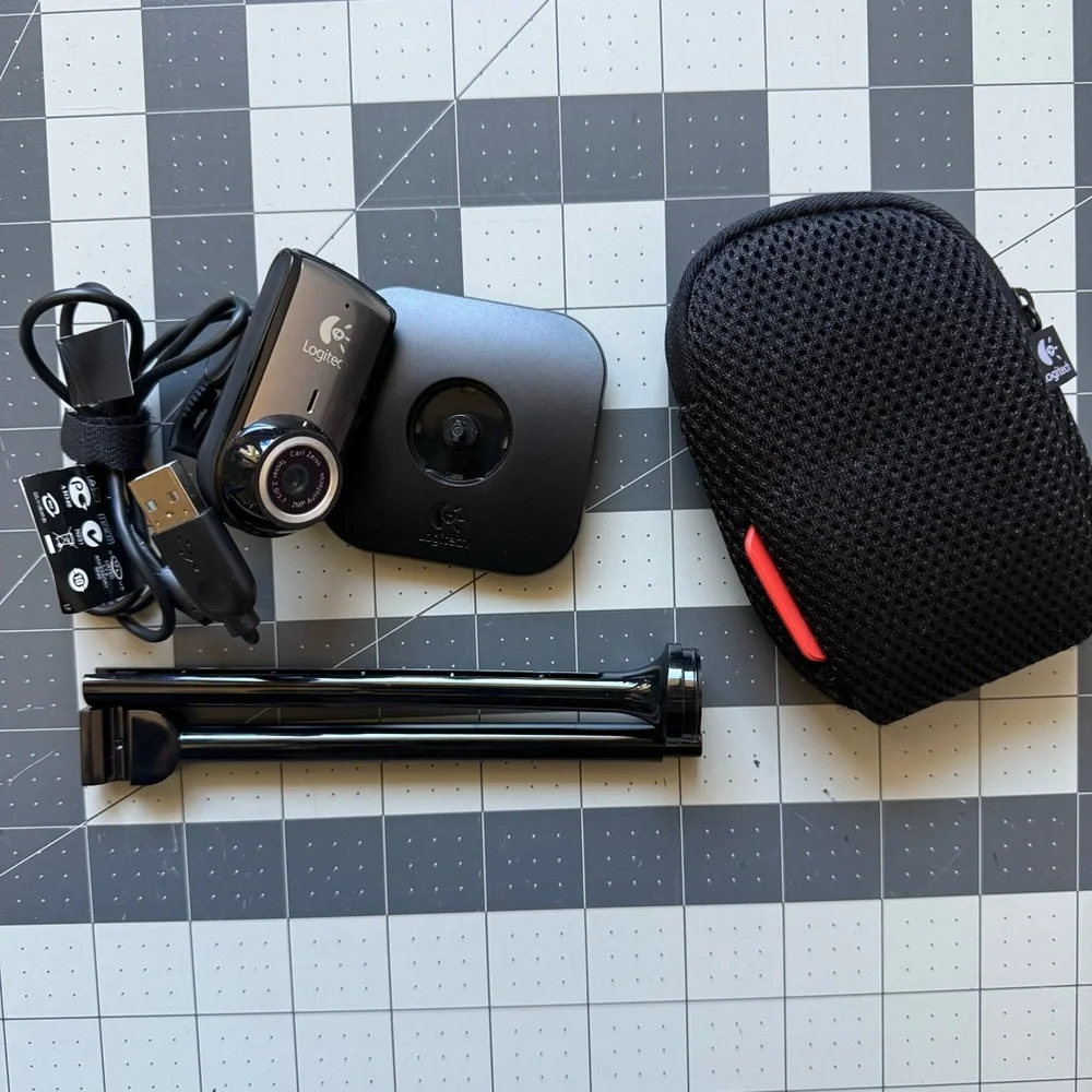 Logitech Webcam w/ Case and Stand Carl Zeiss 2.0/3.7 2MP